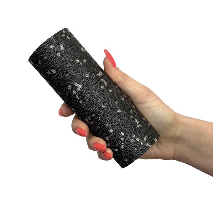 Miniaturowa wersja klasycznego wałka do masażu, mieści się w dłoni, Tenso Mini, Majestic Sport