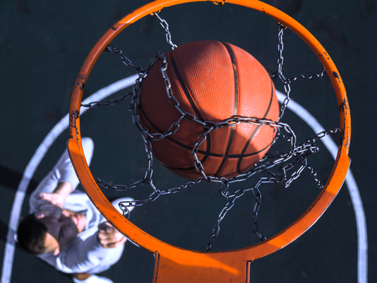 Jak wybrać najlepszą piłkę do koszykówki - historia, porady i nowoczesne rozwiązania | Majestic Sport